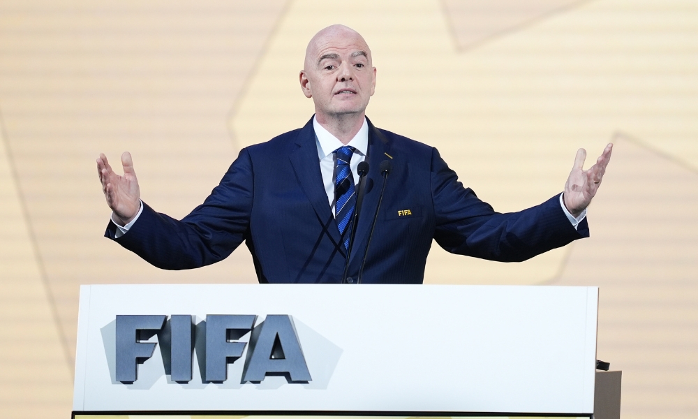 牌表演中加